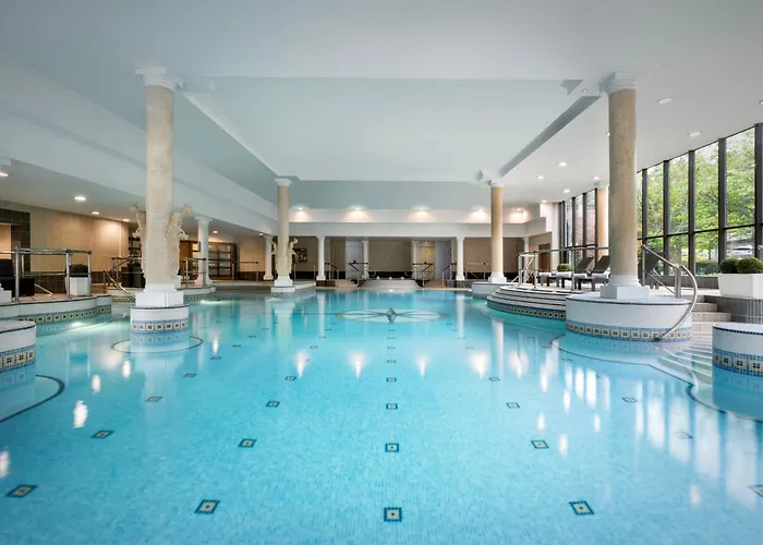 Top Hotels near Manchester Airport with Parking