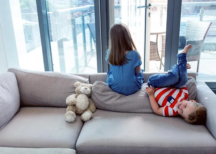 Top-Rated Hilton Hotels in Bristol City Center